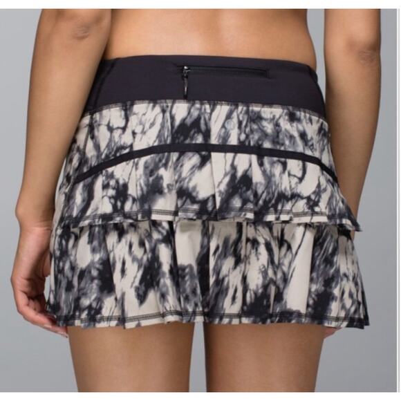 Lululemon Womens 6 / S Pace Setter Skort Black Cream Stretch Pull On Golf Tennis - Picture 1 of 7